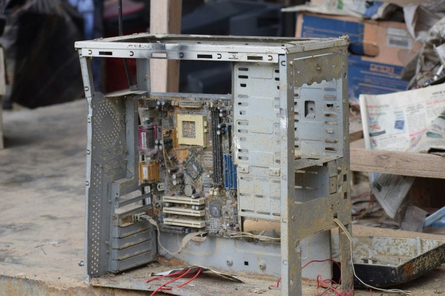 Co zrobić ze starym komputerem? Oddać na złom, potrzebującym, może znaleźć mu nowe życie?