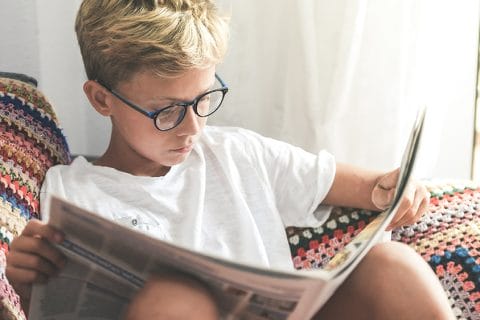 Analogowy lifestyle – styl życia, który pokochały Zetki. Jak żyć bardziej analogowo? Mniej smartfona?